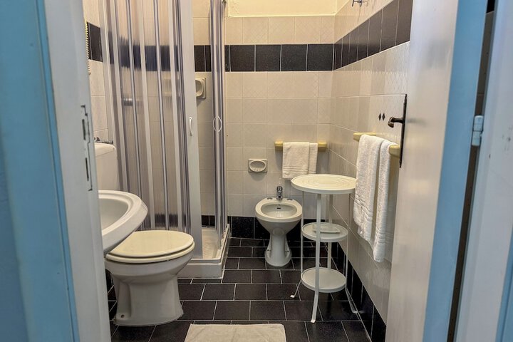 Room 12 of 27
