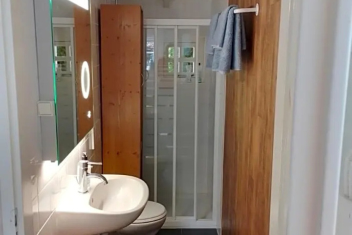 Room 5 of 10