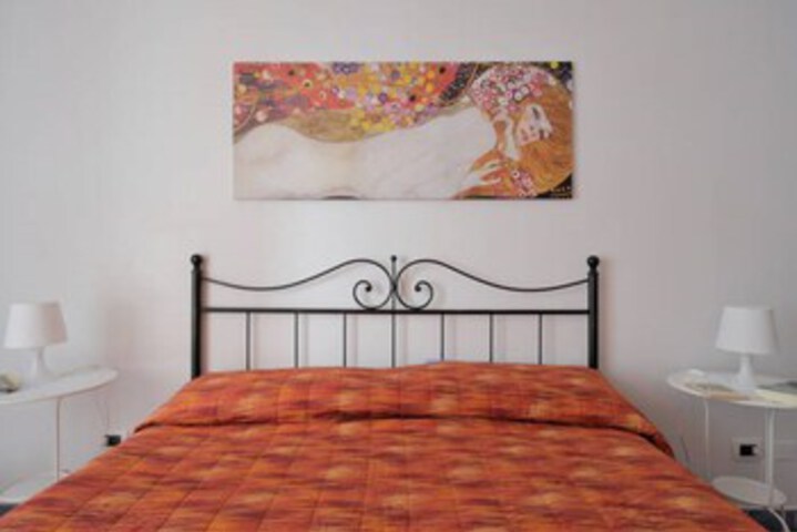 Room 27 of 40