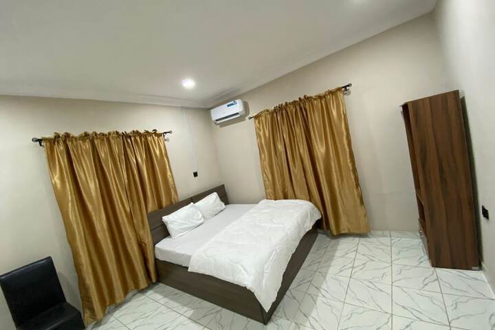 Room 2 of 5