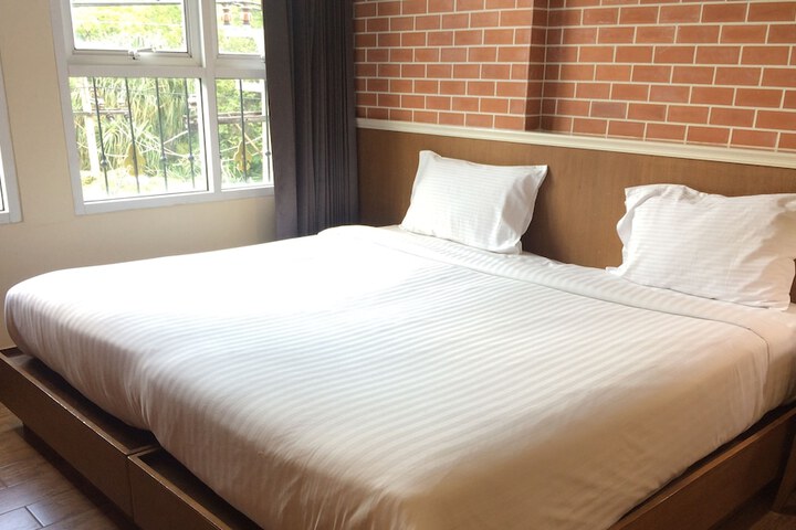 Room 9 of 44