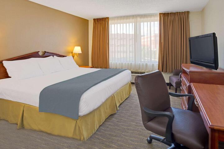1 King Bed (1 of 13)