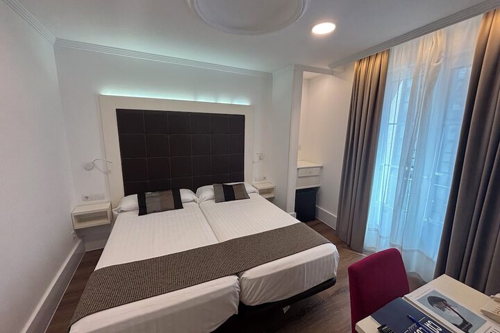Room 4 of 36