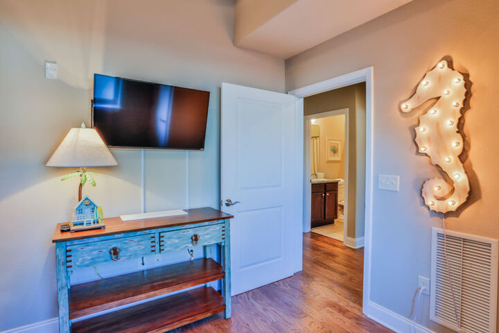 Room 6 of 25