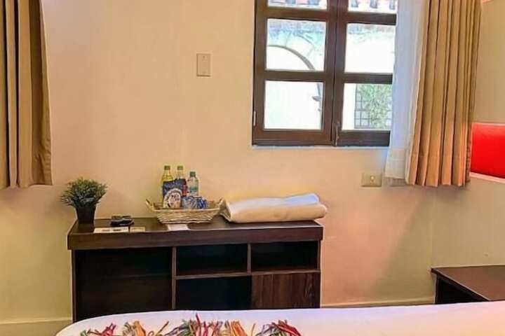 Room 12 of 108