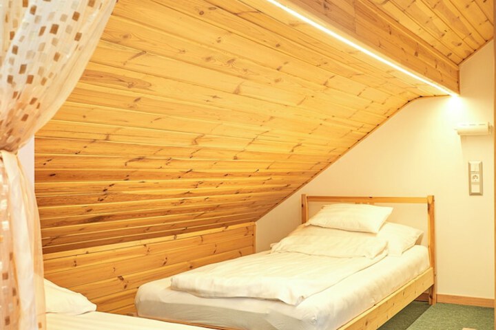 Room 8 of 25