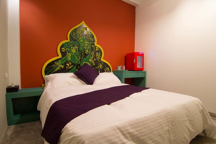 Room 3 of 43