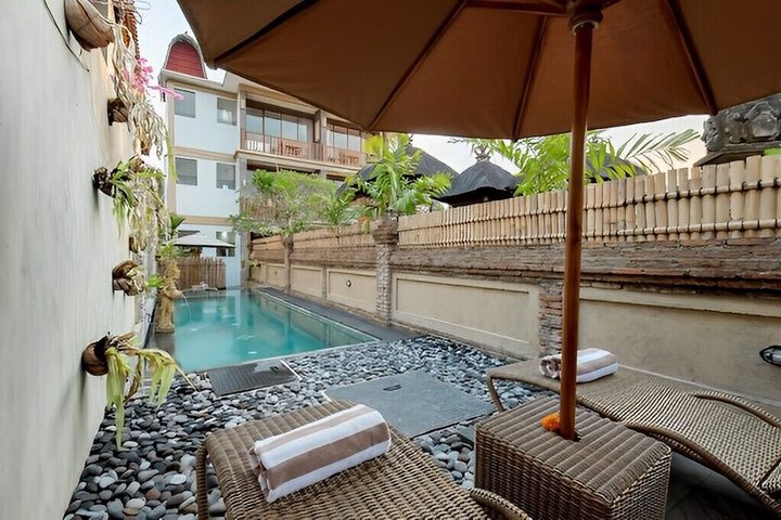 Pool 13 of 18