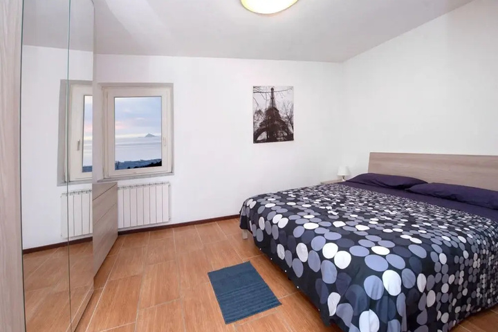 Room 4 of 17