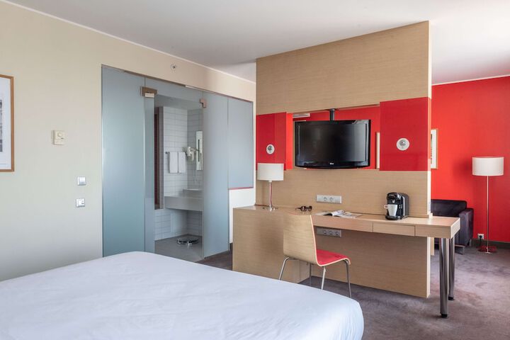 Room 13 of 94