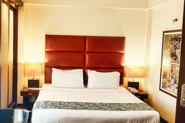 Room 17 of 36
