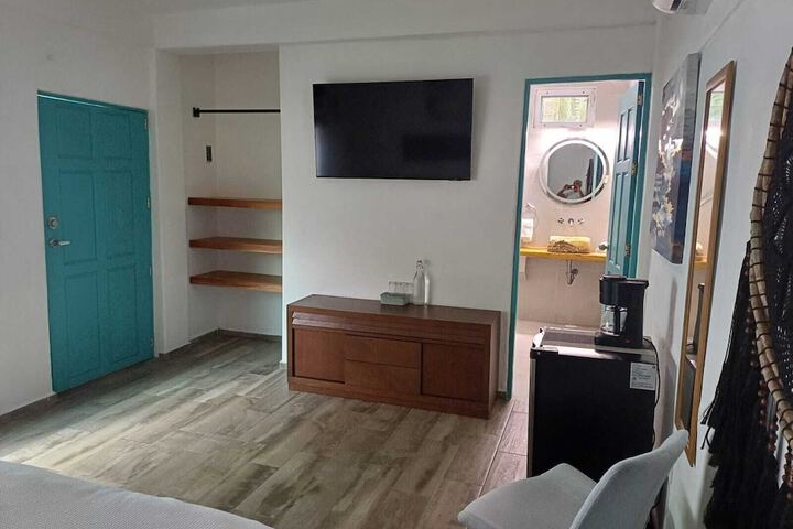 Room 2 of 9
