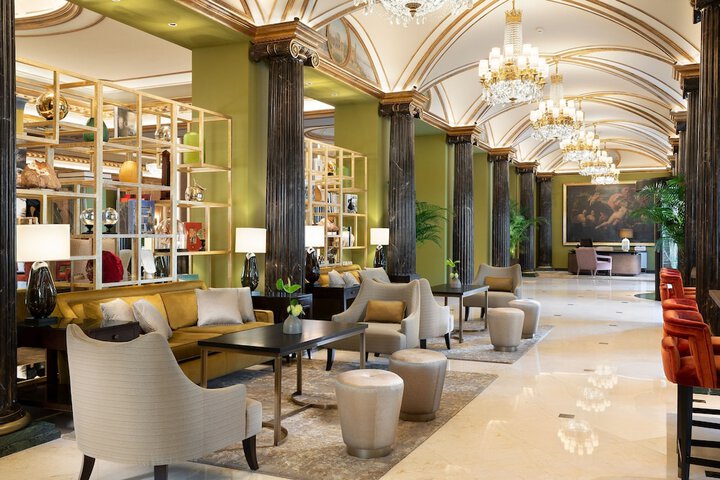 Entrance & Lobby