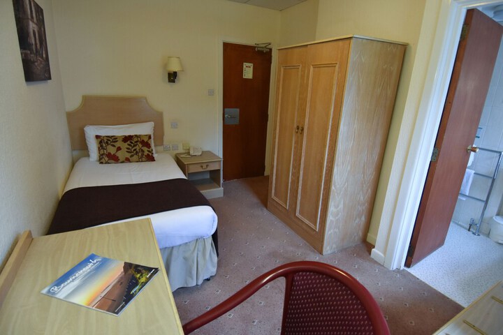 Room 15 of 50