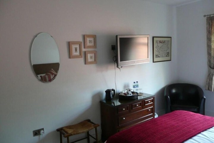 Room 8 of 28