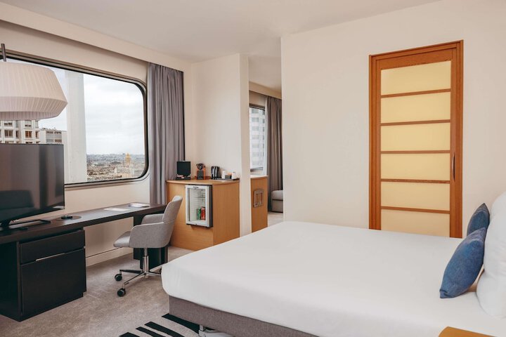 Room 9 of 120