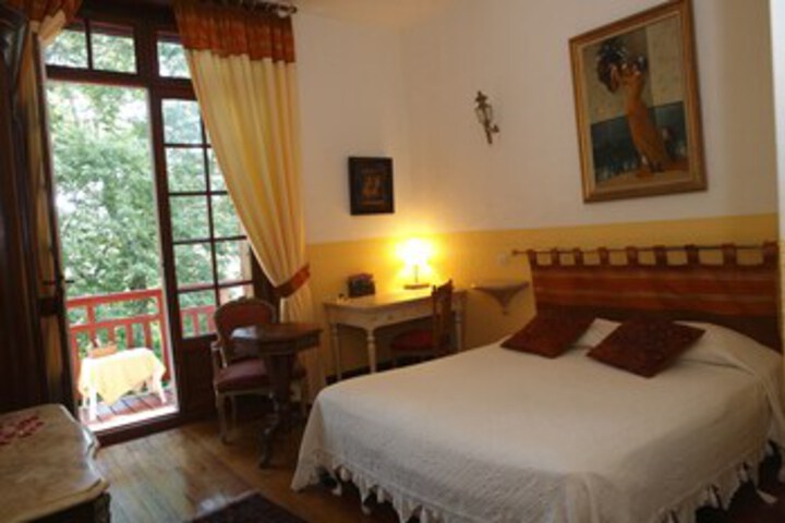 Room 28 of 40