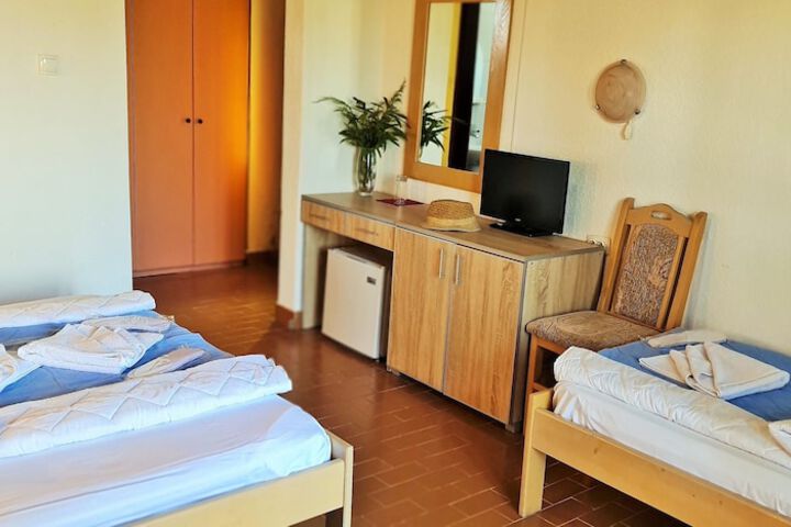 Room 16 of 42