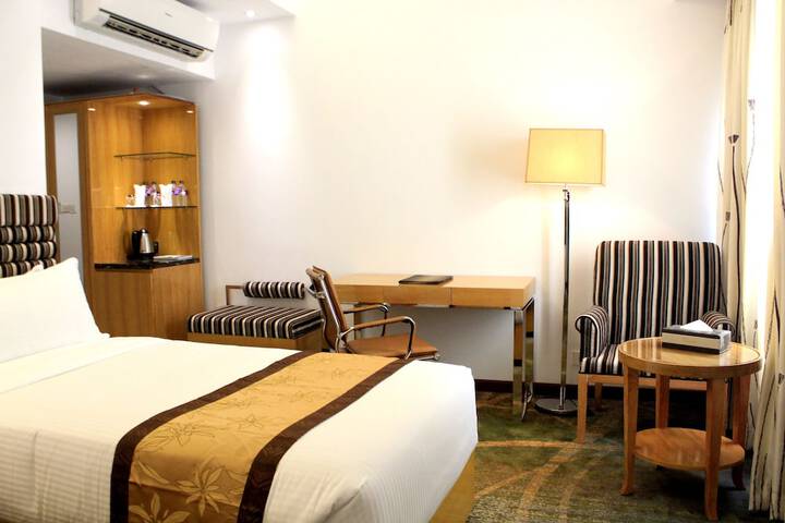 Room 21 of 100