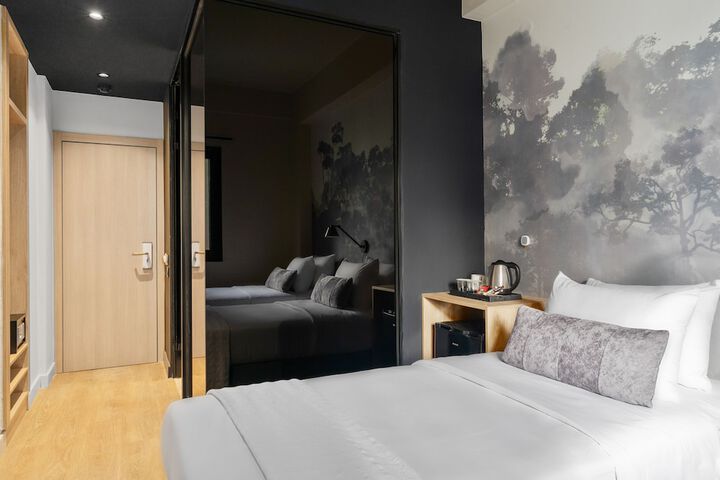 Room 13 of 36