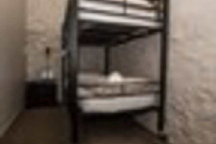 Room 29 of 243