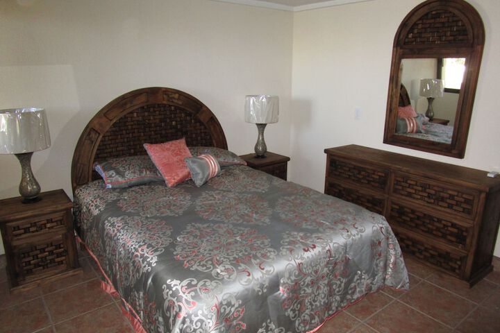 Room 5 of 32