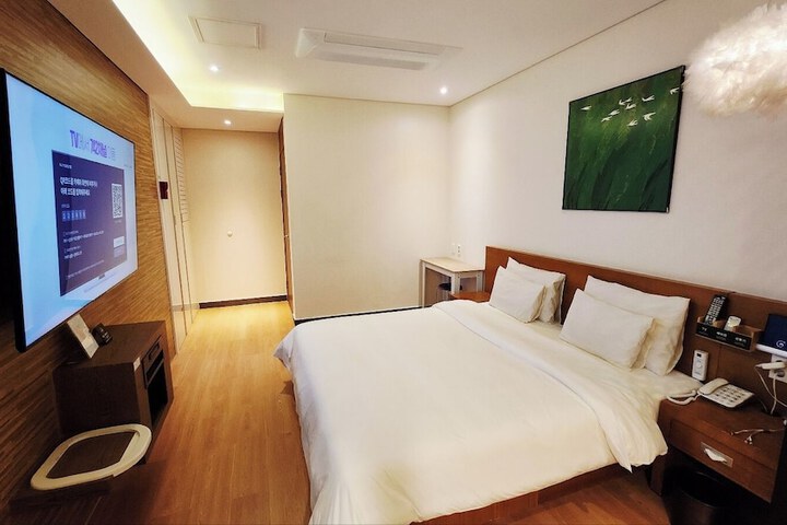 Room 62 of 97