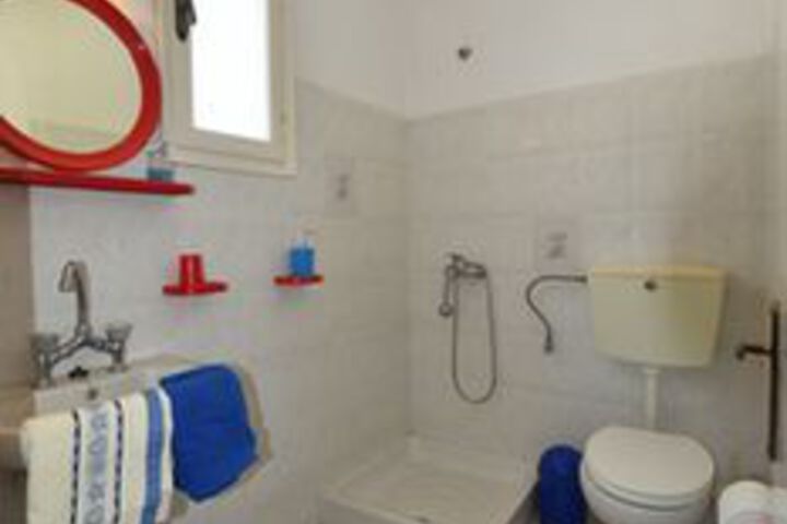 Room 4 of 27