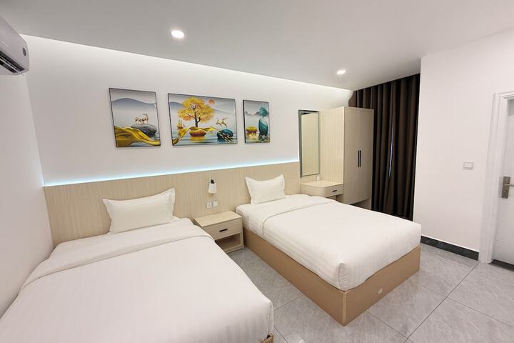 Room 32 of 68