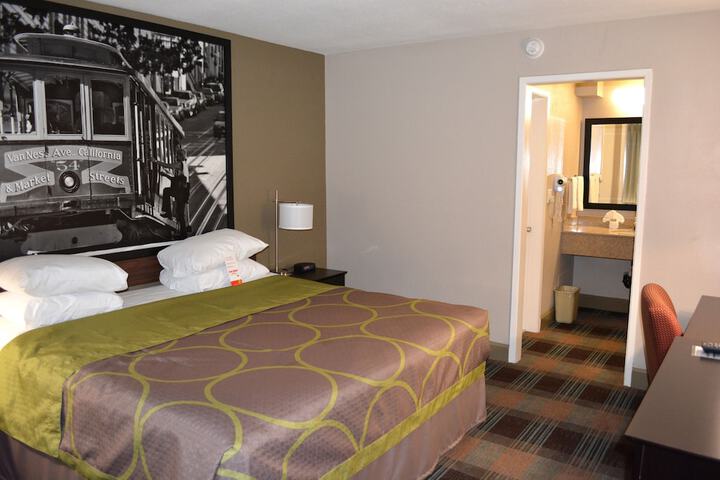 1 King Bed (3 of 9)