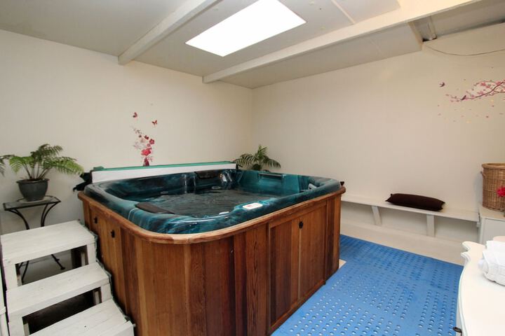 Hotel with Pool
