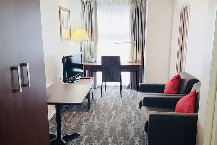 Room 4 of 25