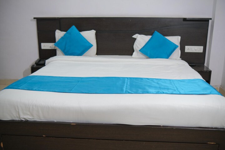 Room 4 of 32