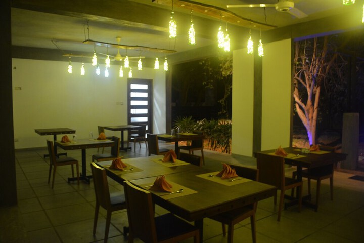 Dining 11 of 25