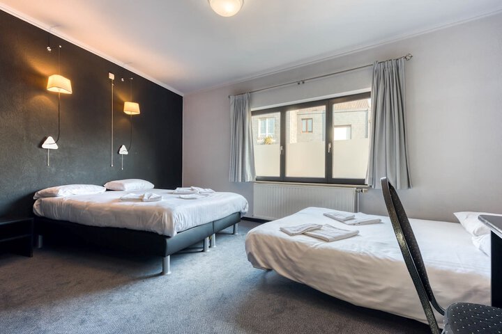 Room 22 of 49
