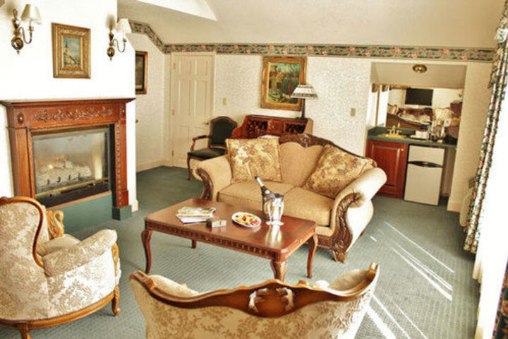 Room 4 of 28