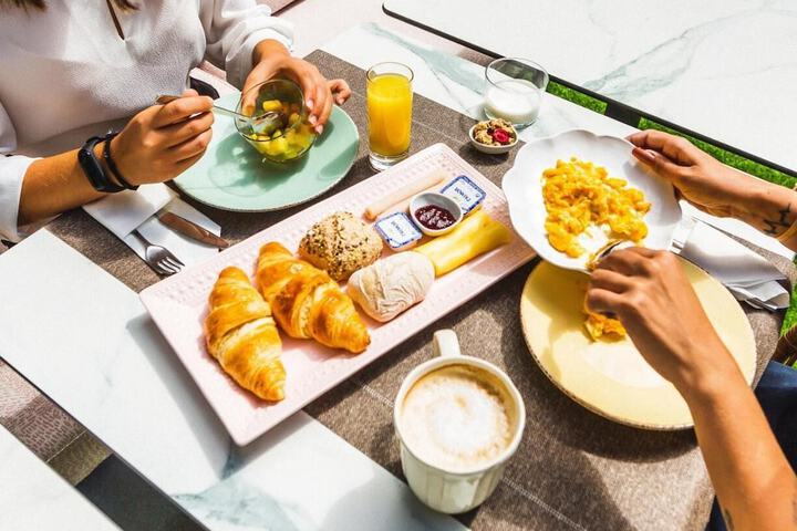 Breakfast/Coffee Service 27 of 33
