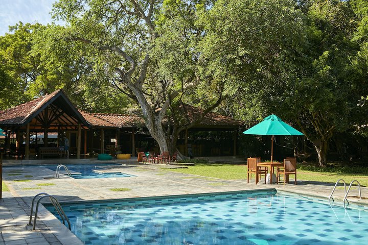 Hotel with Pool