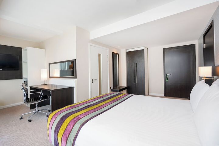 Room 8 of 177