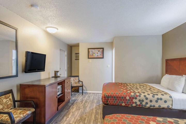 Room 12 of 27