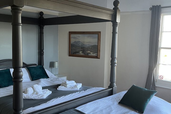Room 28 of 37