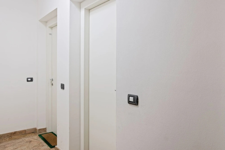 Room 4 of 13