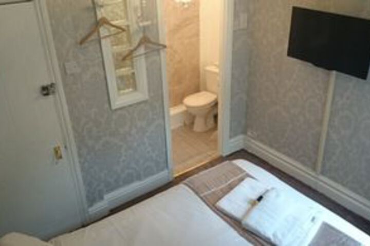 Room 19 of 28