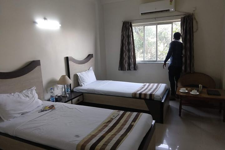 Room 11 of 19