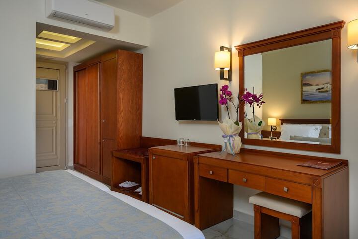 Room 43 of 340