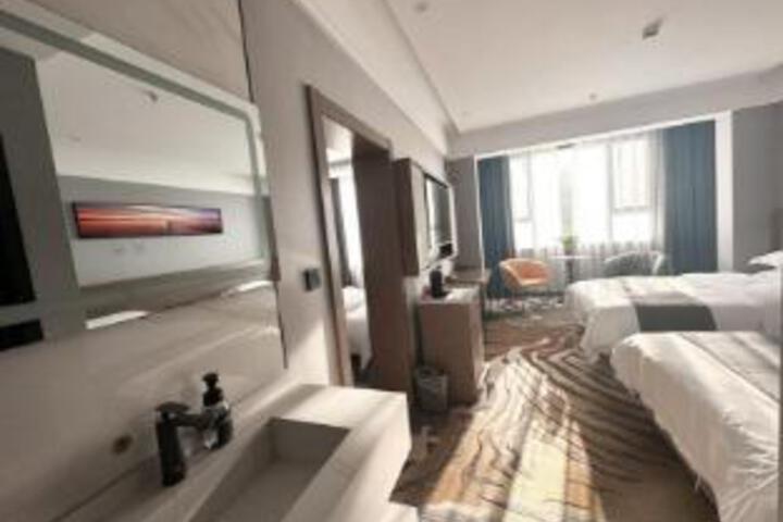 Room 6 of 6
