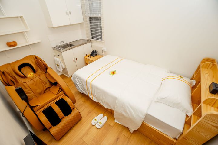 Room 11 of 43
