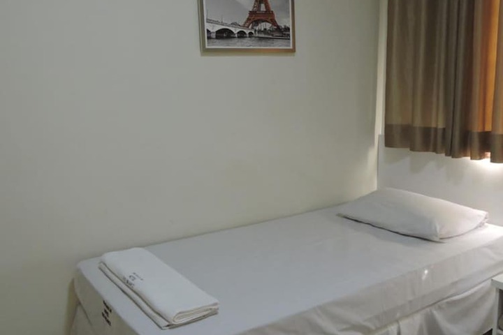 Room 34 of 65