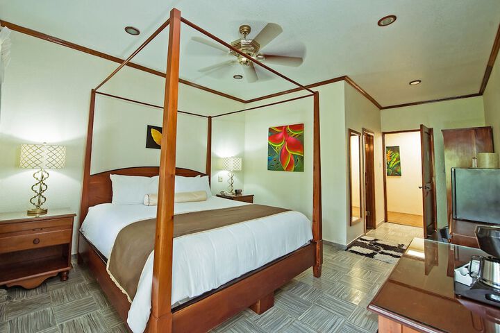 Room 4 of 143