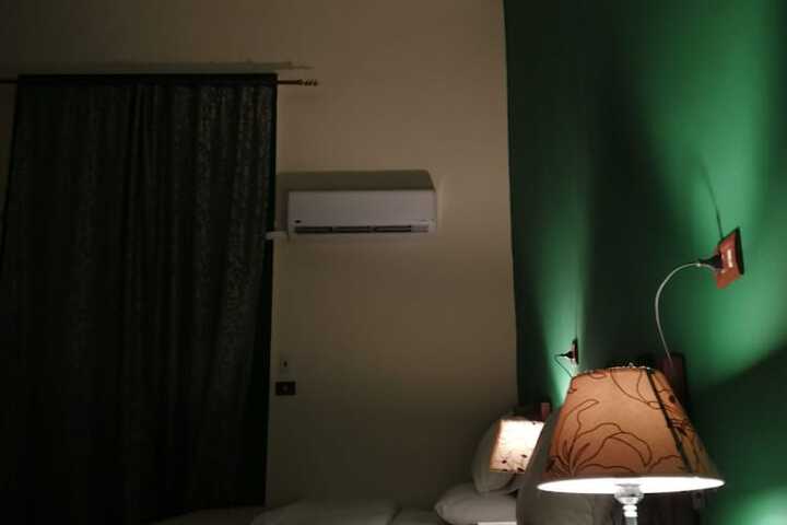 Room 6 of 17